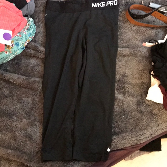 Nike Capris leggings - Picture 1 of 2
